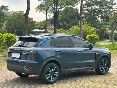 Lynk & Co 01