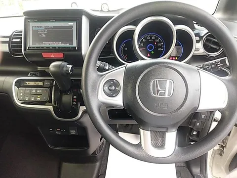 Honda N-BOX Custom