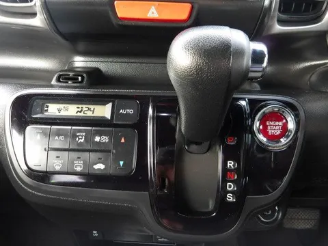 Honda N-BOX Slash