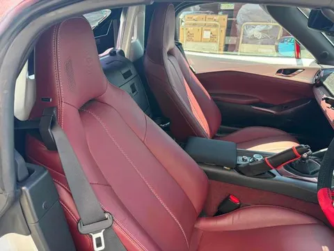 Mazda MX-5 (Roadster)