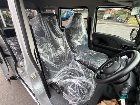 Nissan Clipper Van