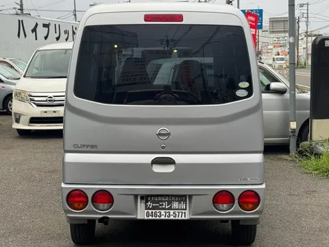 Nissan Clipper Van