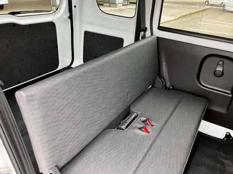 Nissan Clipper Van