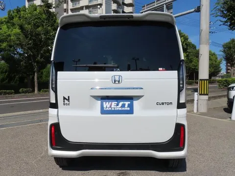 Honda N-BOX Custom