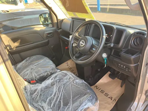 Nissan Clipper Van