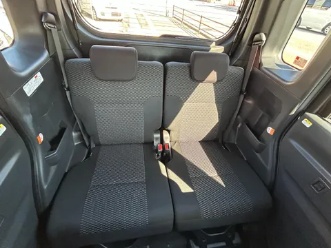 Toyota Pixis Mega