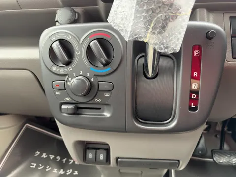 Nissan Clipper Van