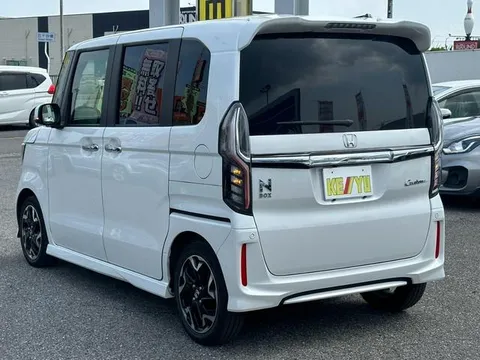 Honda N-BOX Custom