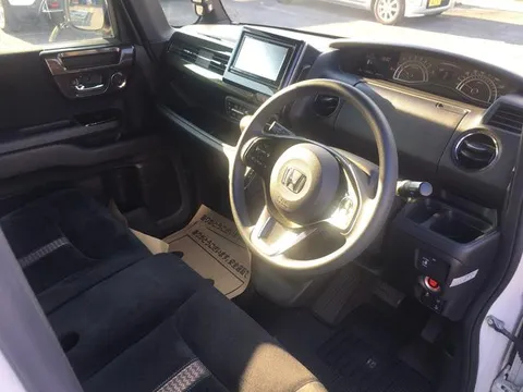 Honda N-BOX Custom