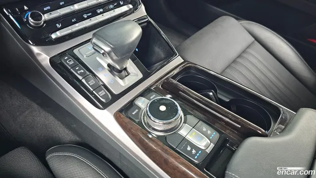 Genesis G90 (EQ900)