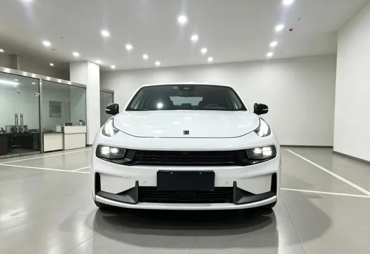 Lynk & Co 03