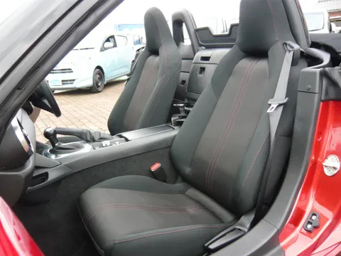 Mazda MX-5 (Roadster)