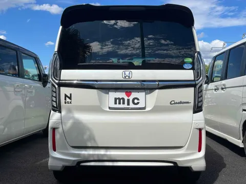 Honda N-BOX Custom