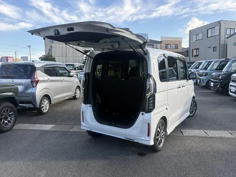 Honda N-BOX Custom