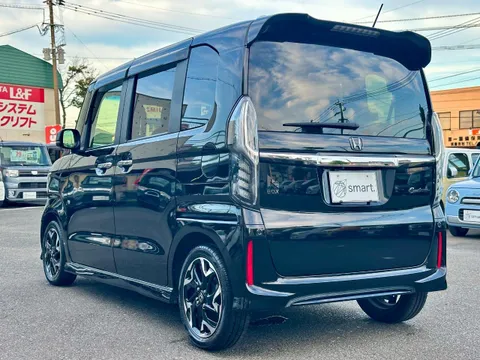 Honda N-BOX Custom