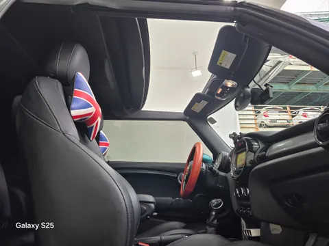 MINI Cooper Convertible