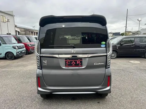 Honda N-BOX Custom