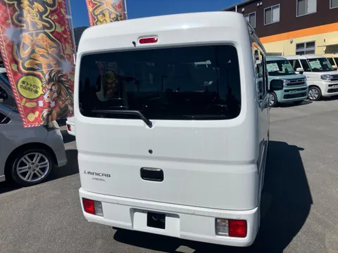 Mitsubishi Minicab Van