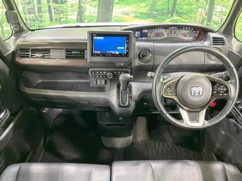 Honda N-BOX Custom