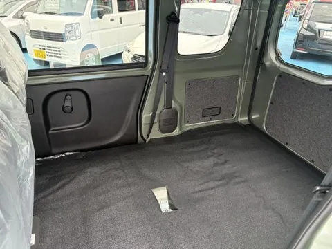 Nissan Clipper Van