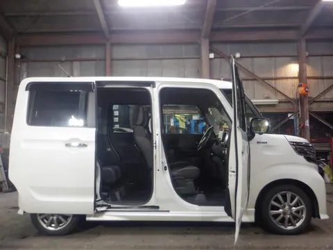 Suzuki Spacia Custom