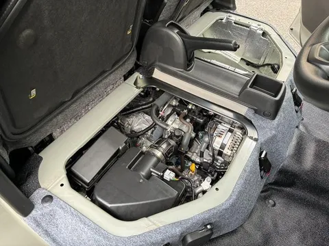 Nissan Clipper Van