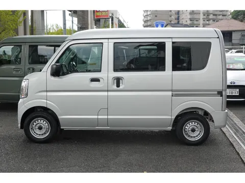 Nissan Clipper Van