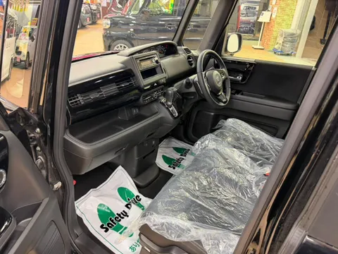 Honda N-BOX Custom