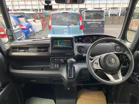 Honda N-BOX Custom