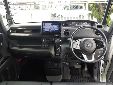 Honda N-BOX Custom