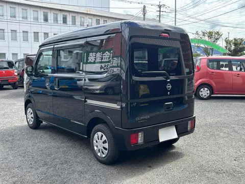 Nissan Clipper Van