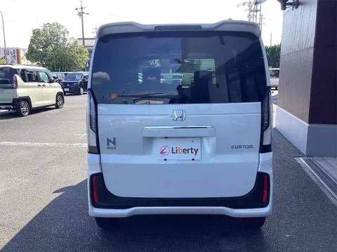Honda N-BOX Custom