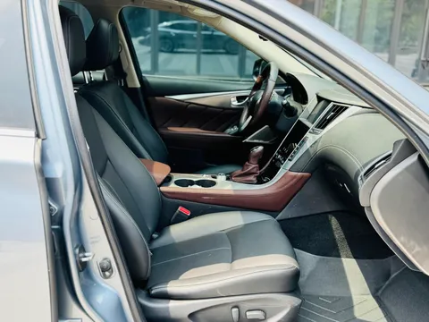 Infiniti Q50L