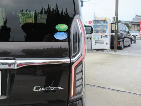 Honda N-BOX Custom