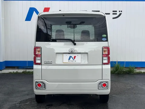 Toyota Pixis Mega
