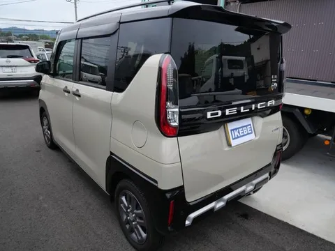 Mitsubishi Delica Mini