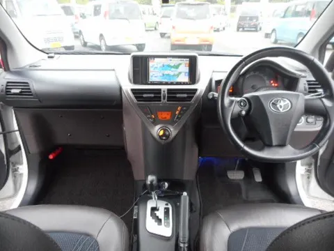 Toyota iQ