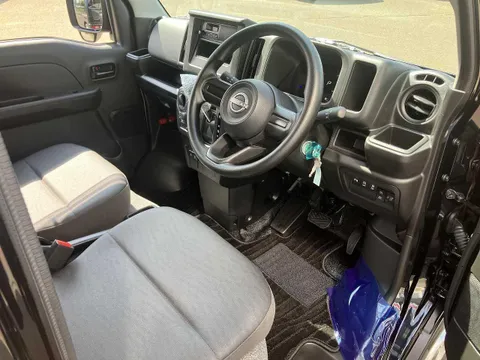 Nissan Clipper Van