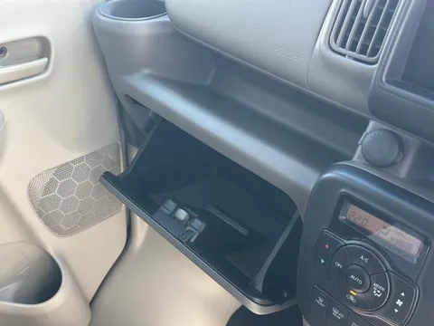 Nissan Clipper Van