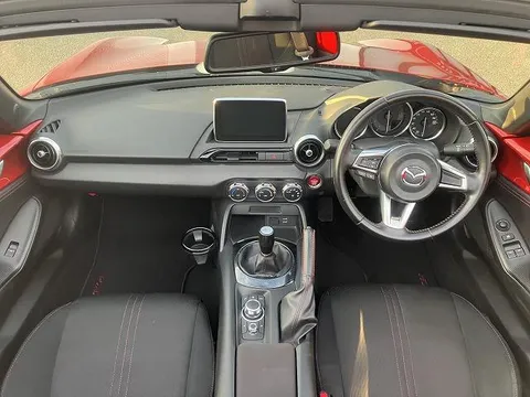 Mazda MX-5 (Roadster)
