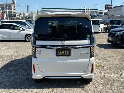 Honda N-BOX Custom