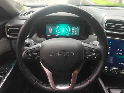 Lynk & Co Lynk & Co 02