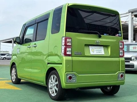 Toyota Pixis Mega