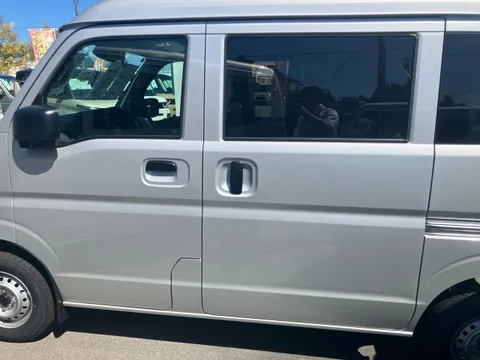 Mitsubishi Minicab Van