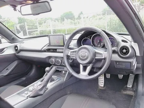 Mazda MX-5 (Roadster)