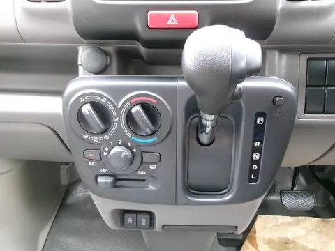 Mitsubishi Minicab Van