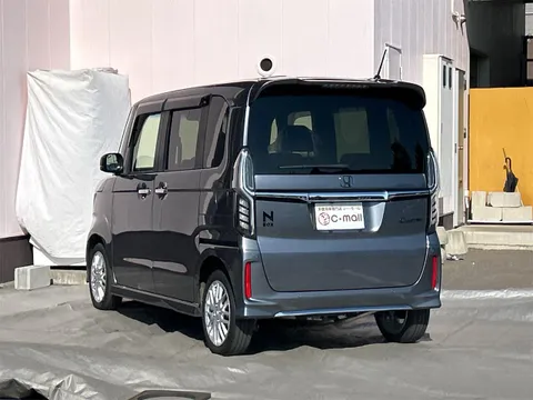 Honda N-BOX Custom