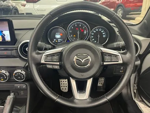 Mazda MX-5 (Roadster)
