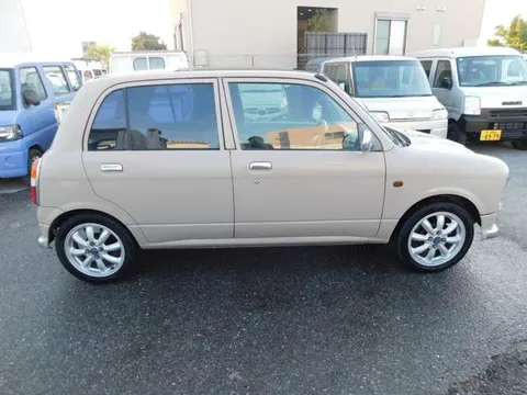 Daihatsu Mira Gino
