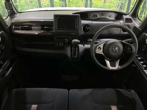 Honda N-BOX Custom